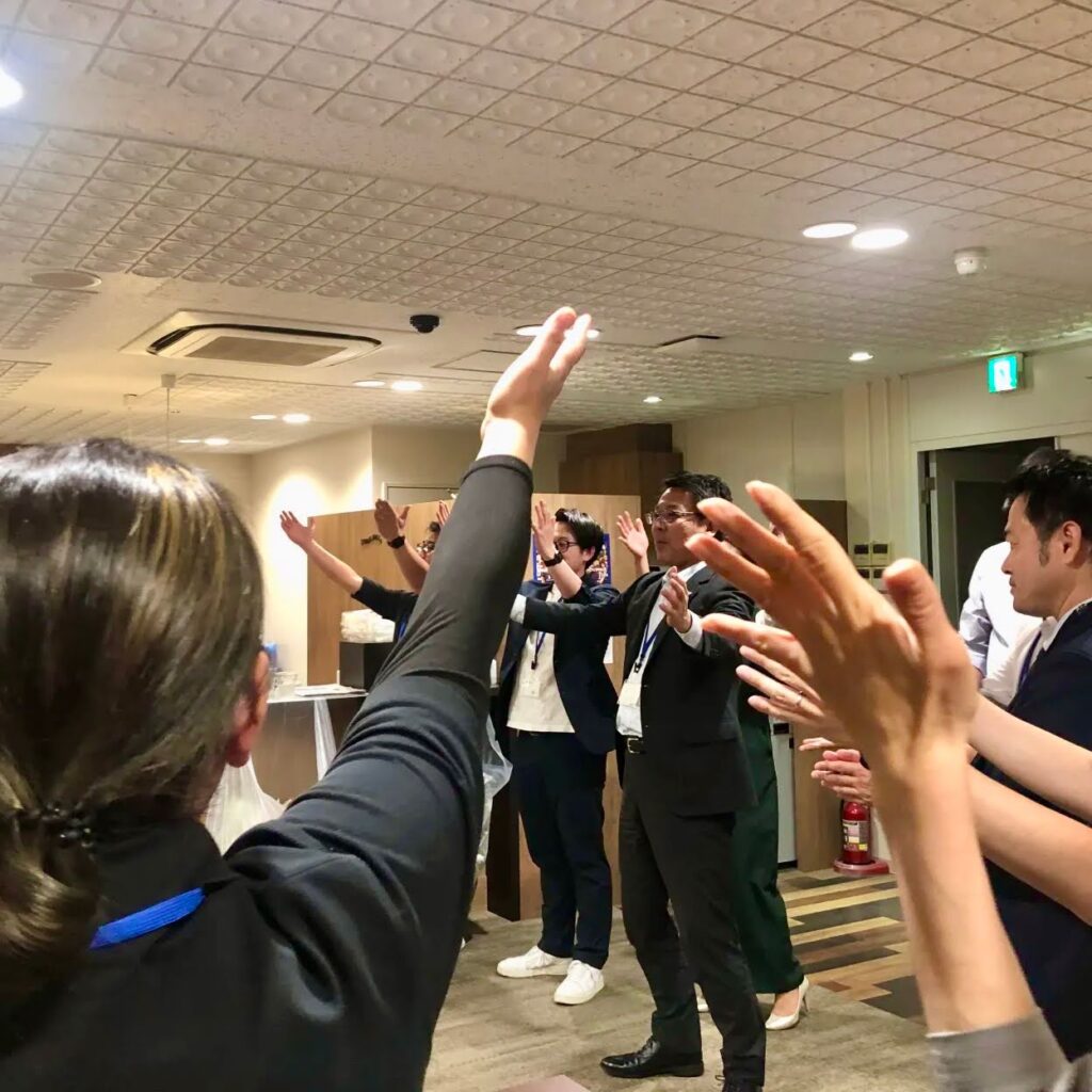 12 大阪で合同企業研修スタート「一生涯の仲間」と未来を拓く学びへ｜やさしいビジネススクール「次世代中核メンバー養成アカデミー」